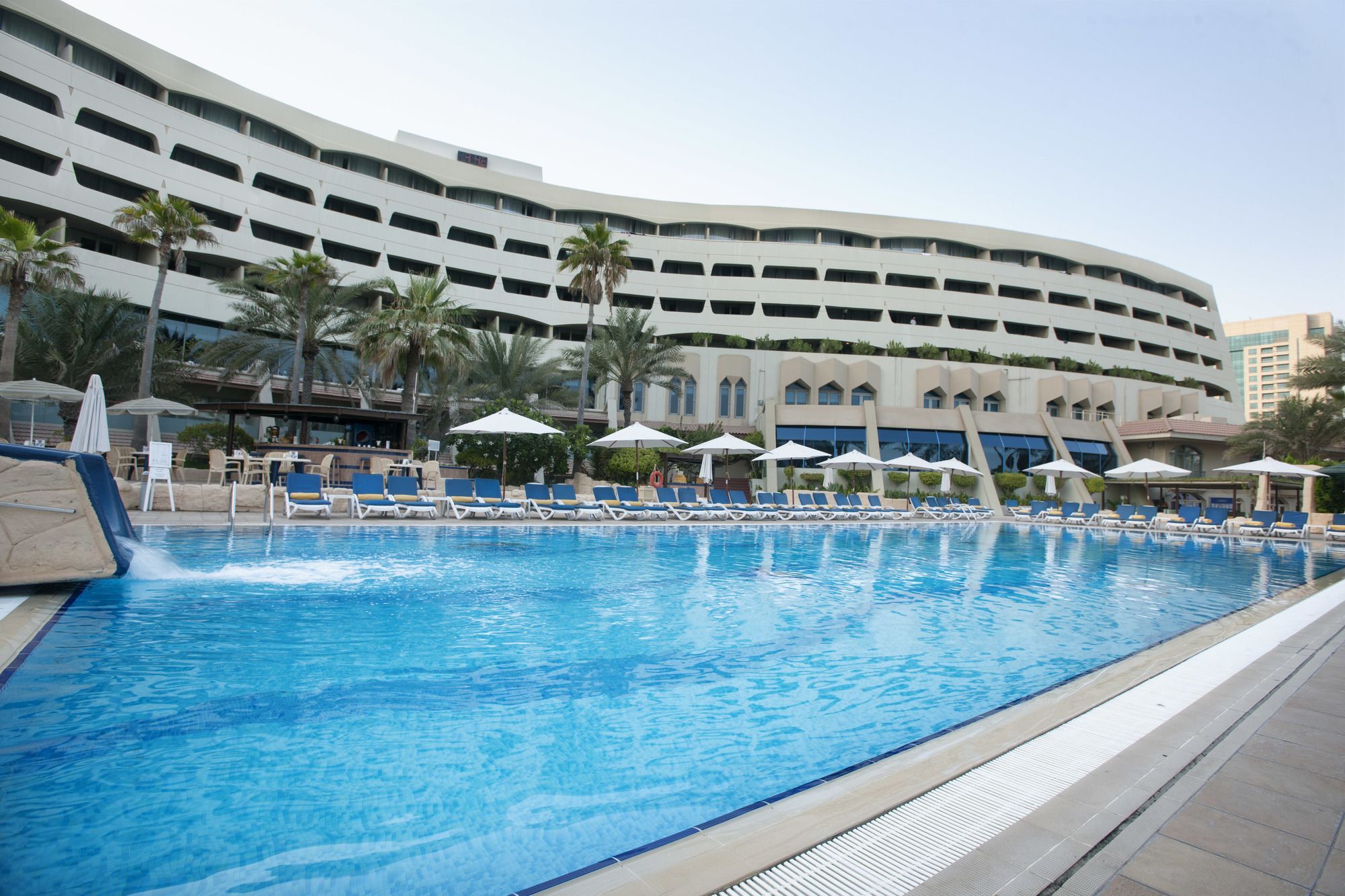 Occidental Sharjah Grand Hotel Bagian luar foto